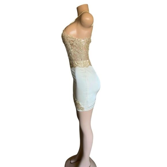 Gorgeous Seek Gold and White Lace Dress - Picture 3 of 8